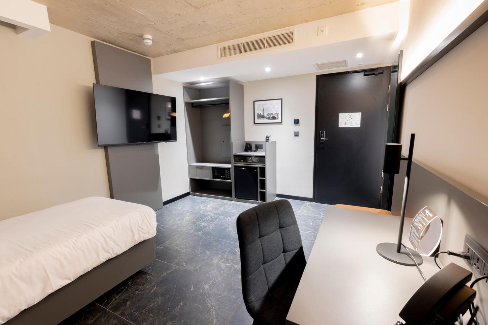 The Londoner Hotel 3*