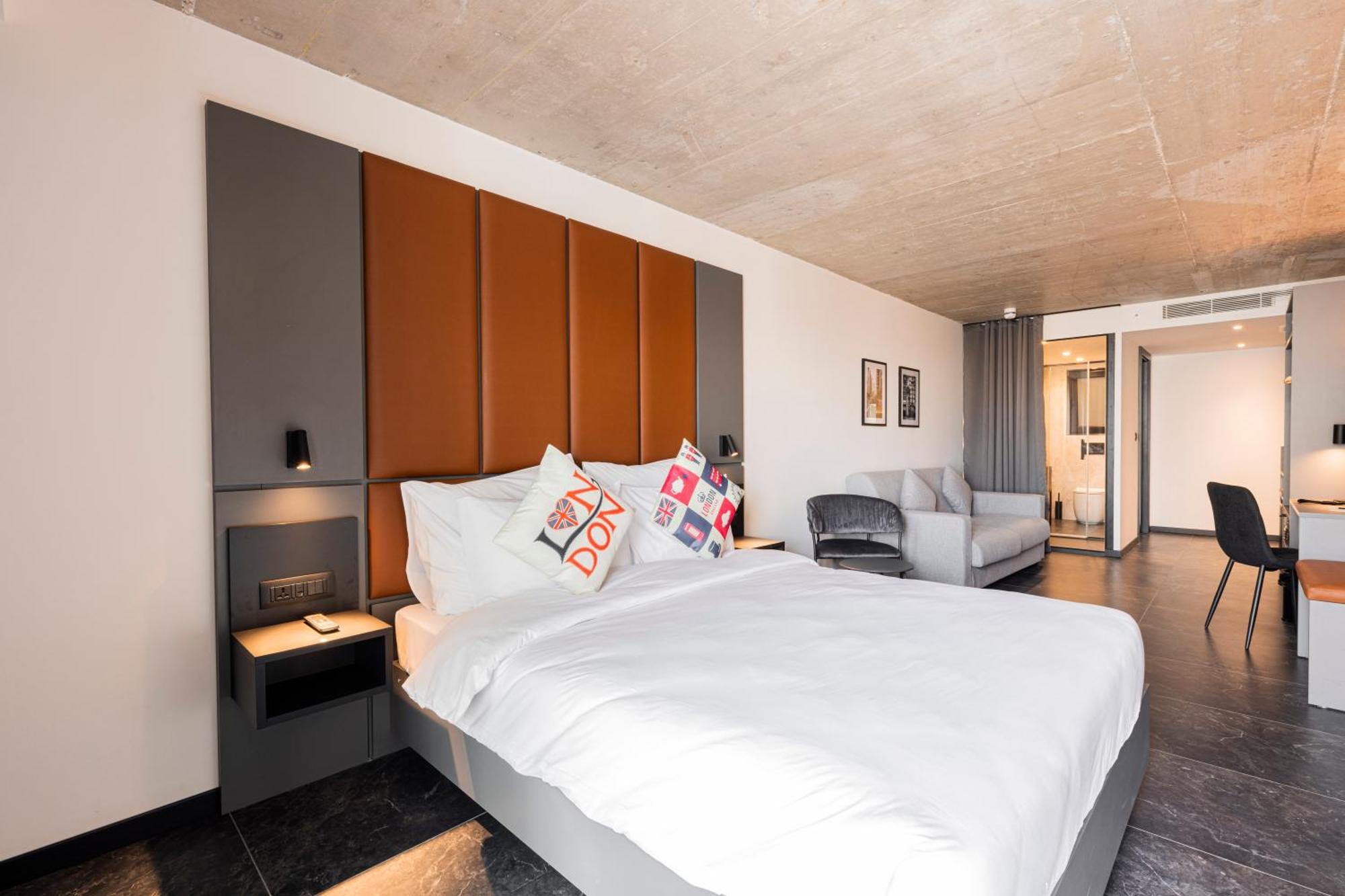 The Londoner Hotel 3*