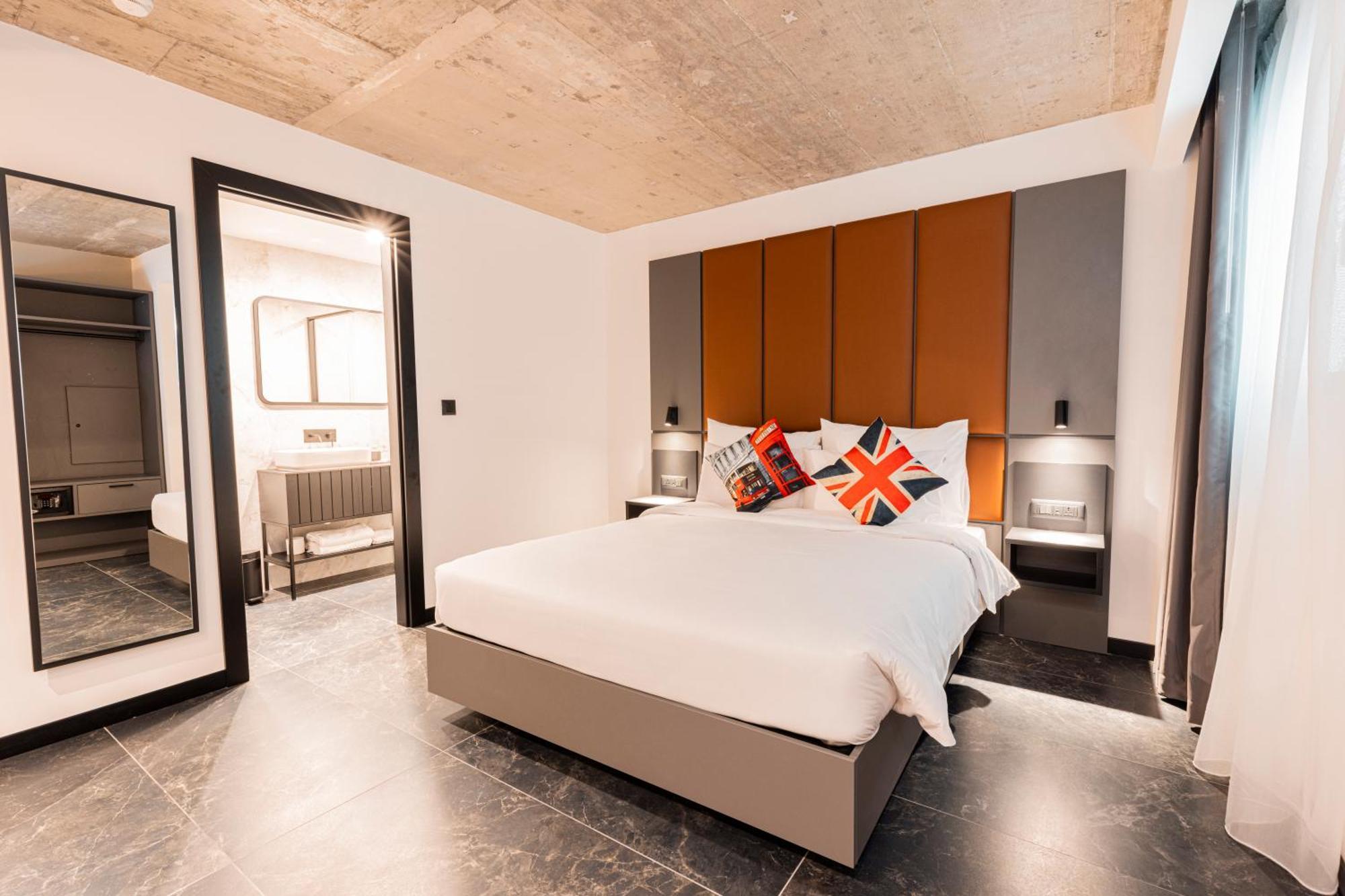 The Londoner Hotel 3*