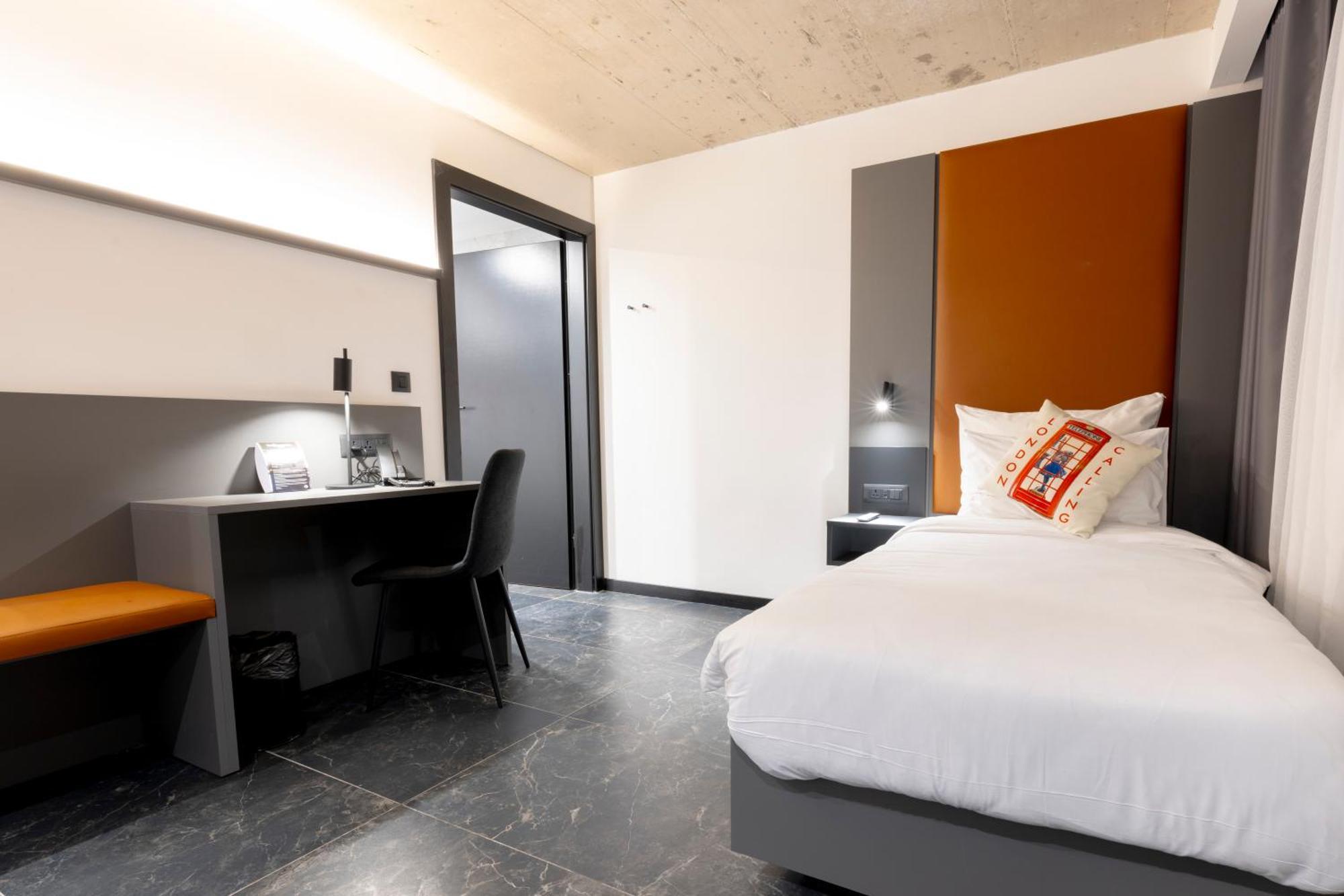 The Londoner 3*